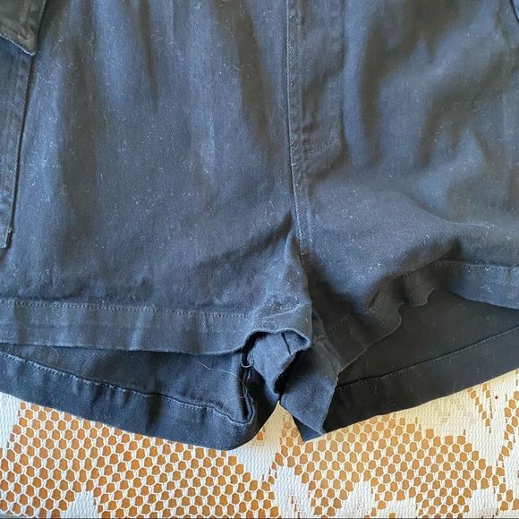 Kendall & Kylie • Black High Rise Paperbag Cargo Shorts - Picture 5 of 13